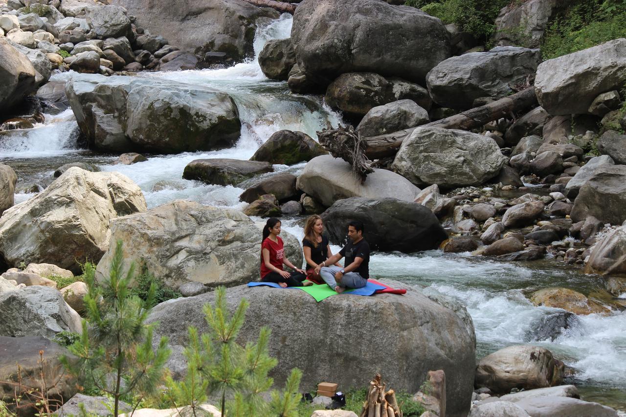 Tirthan Anglers' Retreat Banjar Ngoại thất bức ảnh