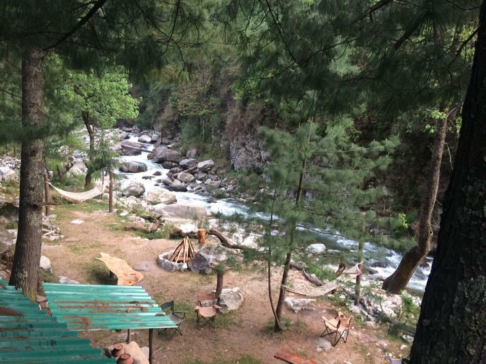 Tirthan Anglers' Retreat Banjar Ngoại thất bức ảnh
